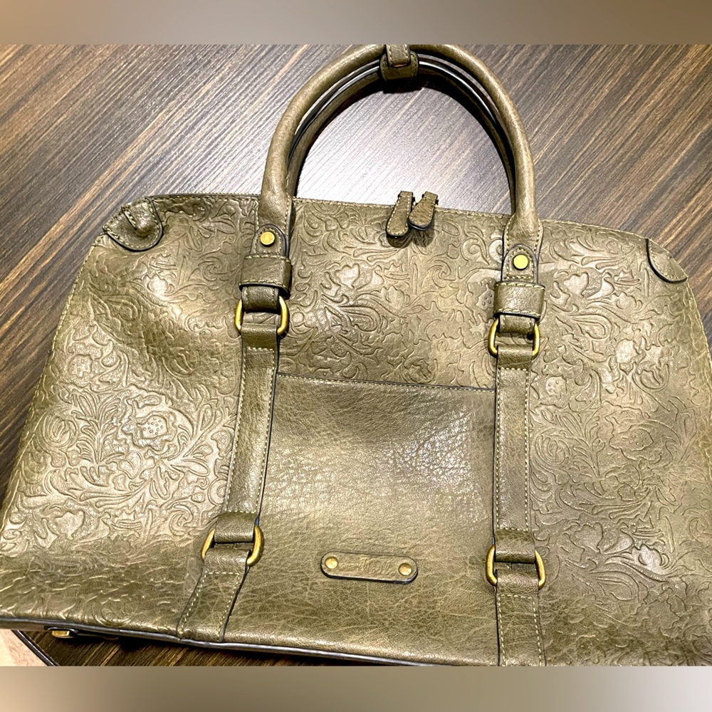 Simply Noelle laptop bag. Good condition except for shoulder strap hook